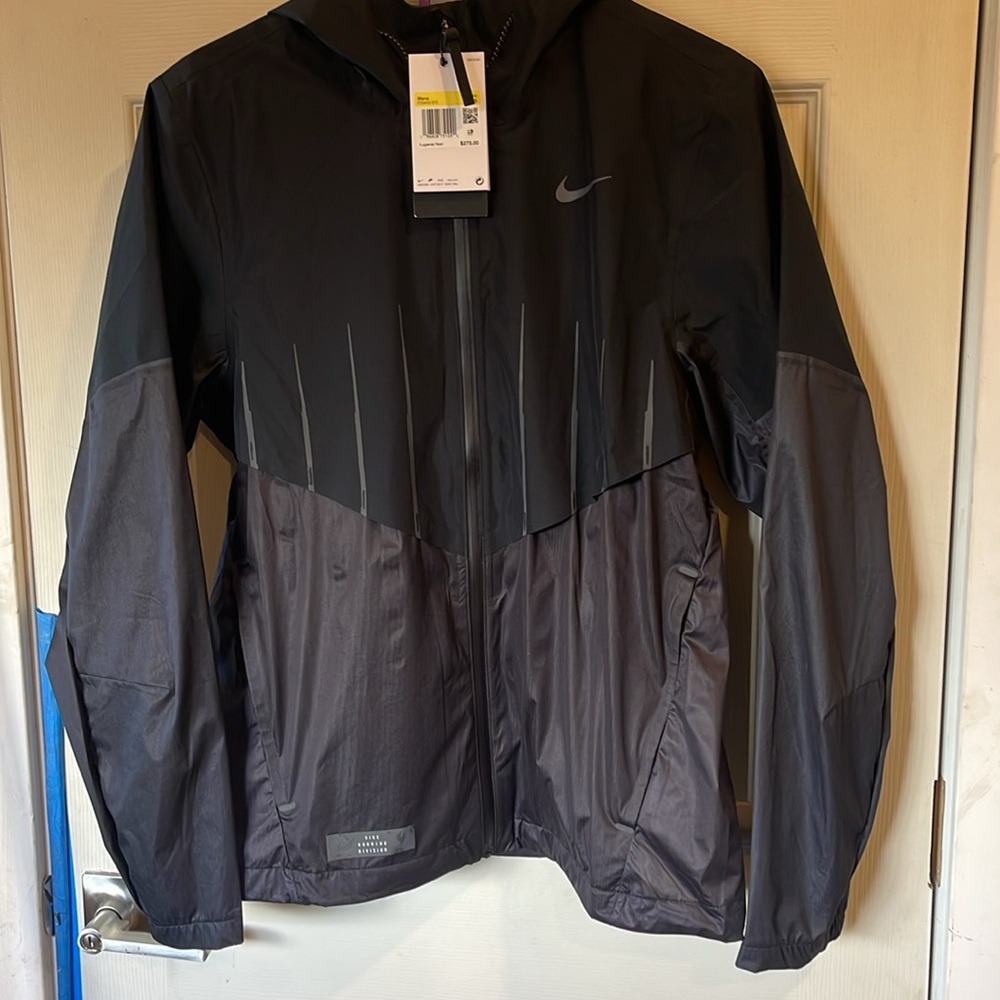 Brand Nw!!!!! Nike Running Division Aerogami
Men's Storm-FIT ADV Running Jacket